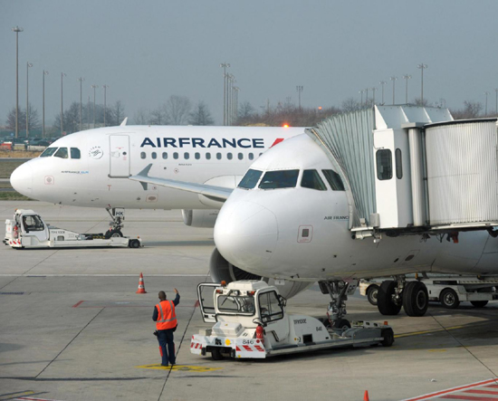 Máy bay Air France hạ cánh khẩn vì bom trong toilet ảnh 1
